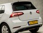 Volkswagen Golf 1.5 TSI Sportline (APPLE CARPLAY, 4 CILINDER, GROOT NAVI, CLIMATE, SPORTSTOELEN, GETINT GLAS, PARKEERSENSOREN, LM VELGEN, NIEUWE APK, NIEUWSTAAT)