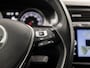 Volkswagen Golf 1.5 TSI Sportline (APPLE CARPLAY, 4 CILINDER, GROOT NAVI, CLIMATE, SPORTSTOELEN, GETINT GLAS, PARKEERSENSOREN, LM VELGEN, NIEUWE APK, NIEUWSTAAT)