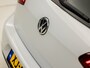 Volkswagen Golf 1.5 TSI Sportline (APPLE CARPLAY, 4 CILINDER, GROOT NAVI, CLIMATE, SPORTSTOELEN, GETINT GLAS, PARKEERSENSOREN, LM VELGEN, NIEUWE APK, NIEUWSTAAT)
