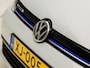 Volkswagen Golf 1.5 TSI Sportline (APPLE CARPLAY, 4 CILINDER, GROOT NAVI, CLIMATE, SPORTSTOELEN, GETINT GLAS, PARKEERSENSOREN, LM VELGEN, NIEUWE APK, NIEUWSTAAT)
