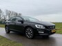Volvo V60 2.0 D4 Summum Automaat | Leder | BLIS | Navi | Stoelverwarming | Trekhaak | 17" Velgen | Clima | PDC | Cruise | LED |
