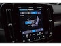 Volvo XC40 Recharge 70 kWh Panodak Leer Harman K Navi Camera Elektr. trekhaak Elektr. bedienbare achterklep Memory seats Sfeerverlichting Stuurverwarming Stoelverwarming PDC LM velgen BTW auto!