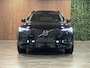 Volvo XC90 T8 AWD Recharge Ultra Dark | Luchtvering | 360° Camera | Head-Up Display | Harman Kardon | 455pk | Adaptieve Cruise Control | Stoelverwarming voor+achter | Stuurwielverwarming | Schuifdak | Full LED Matrix Meesturende koplampen | Pilot Assist | BLIS Dode Hoek Detectie | Alcantara hemelbekleding | Lederen zonnekleppen en handgrepen | Elektrische voorstoelen geheugen | Nordico Quilted bekleding | Zitting verlenging voorstoelen | Lederen dashboard | 21 Inch | Google Infotainment | Keyless Drive | Privacy Glass | Elektrisch bedienbare achterklep | Geïntegreerd kinderzitje achterin | Geïntegreerde zongordijnen achterportieren | Verlichte instaplijsten | 7-Persoons | 4-Zone Climate Control | DAB Radio | Apple Carplay/Android Auto | Alarm Klasse III | Draadloos telefoon opladen | Volvo On Call met mobiele App functie | Onyx Black Metallic |