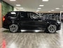 Volvo XC90 T8 AWD Recharge Ultra Dark | Luchtvering | 360° Camera | Head-Up Display | Harman Kardon | 455pk | Adaptieve Cruise Control | Stoelverwarming voor+achter | Stuurwielverwarming | Schuifdak | Full LED Matrix Meesturende koplampen | Pilot Assist | BLIS Dode Hoek Detectie | Alcantara hemelbekleding | Lederen zonnekleppen en handgrepen | Elektrische voorstoelen geheugen | Nordico Quilted bekleding | Zitting verlenging voorstoelen | Lederen dashboard | 21 Inch | Google Infotainment | Keyless Drive | Privacy Glass | Elektrisch bedienbare achterklep | Geïntegreerd kinderzitje achterin | Geïntegreerde zongordijnen achterportieren | Verlichte instaplijsten | 7-Persoons | 4-Zone Climate Control | DAB Radio | Apple Carplay/Android Auto | Alarm Klasse III | Draadloos telefoon opladen | Volvo On Call met mobiele App functie | Onyx Black Metallic |