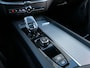 Volvo XC60 2.0 T8 Plug-in hybrid AWD Ultimate Bright | Panoramadak | Head-up display | 360°-camera | Harman/Kardon | Trekhaak | 21-inch | Google | Stuur-/Stoelverwarming V+A | Contourstoelen | Orrefors Sweden | Apple-/Android Carplay