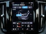 Volvo XC60 2.0 T8 Plug-in hybrid AWD Ultimate Bright | Panoramadak | Head-up display | 360°-camera | Harman/Kardon | Trekhaak | 21-inch | Google | Stuur-/Stoelverwarming V+A | Contourstoelen | Orrefors Sweden | Apple-/Android Carplay