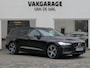 Volvo V60 2.0 T8 Plug-in hybrid AWD Plus Dark | 455 PK | Panoramadak | Harman/Kardon | Memory | Trekhaak | Apple-/Android Carplay | Achteruitrijcamera | BLIS | ACC | 19-inch lichtmetalen velgen