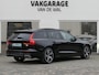 Volvo V60 2.0 T8 Plug-in hybrid AWD Plus Dark | 455 PK | Panoramadak | Harman/Kardon | Memory | Trekhaak | Apple-/Android Carplay | Achteruitrijcamera | BLIS | ACC | 19-inch lichtmetalen velgen