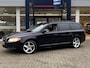 Volvo V70 3.0 T6 AWD Momentum / Automaat / NL-Auto / 6-Cilinder / 286 PK / Vol-Leder / Polestar+ / Cruise-Control / Afneembare-Trekhaak / Premium-Audio / Elektr.-Achterklep / Radio-Autotelefoon / Climate-Control / PDC V+A / 18'' LMV / ENZ.