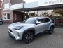 Toyota Yaris Cross 1.5 Hybrid 130pk Dynamic + Comfort Pack dodehoekdetectie / stoelverwarming / stuurwielverwarming / parkeersensoren voor + achter / Navigatie / Apple Carplay / Android Auto / parkeercamera / 10 jaar Toyota garantie / rijklaarprijs incl. Toyota Pechhulppas
