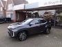 Toyota Yaris Cross 1.5 Hybrid 130 Dynamic + Comfort Pack dodehoekdetectie / stoelverwarming / stuurwielverwarming / parkeersensoren voor + achter / Navigatie / Apple Carplay / Android Auto / parkeercamera / 10 jaar Toyota garantie / rijklaarprijs incl. Toyota Pechhulppas