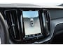Volvo XC60 T6 350PK Automaat AWD Plus Black Edition / Trekhaak / Panoramadak / BLIS / Adaptieve cruise control / Keyless entry / Stoel - en stuurwielverwarming / elektrische stoelen met geheugen / Parkeersensoren met 360 camera / Elektrische achterklep