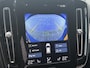 Volvo XC40 2.0 B4 Business Pro LED | verwarmde voorstoelen | Stuurwiel verwarming | lederen bekleding | 360 graden camera | elektrische achter klep | Adaptieve cruise control | Volvo On Call | All Season banden |