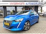 Peugeot 208 100 Pk. Benzine Allure * AUTOMAAT * 1/2 Lederen interieur * Keyless Start Button * Parkeersensoren * Climate & Cruise Control * L.M. Velgen * Apple Carplay / Android Auto * Vingerhoets; Vierde Generatie Eersteklas Service. Al meer dan 100 jaar een begrip in de Brabantse Kempen.