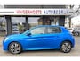 Peugeot 208 100 Pk. Benzine Allure * AUTOMAAT * 1/2 Lederen interieur * Keyless Start Button * Parkeersensoren * Climate & Cruise Control * L.M. Velgen * Apple Carplay / Android Auto * Vingerhoets; Vierde Generatie Eersteklas Service. Al meer dan 100 jaar een begrip in de Brabantse Kempen.