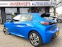 Peugeot 208 100 Pk. Benzine Allure * AUTOMAAT * 1/2 Lederen interieur * Keyless Start Button * Parkeersensoren * Climate & Cruise Control * L.M. Velgen * Apple Carplay / Android Auto * Vingerhoets; Vierde Generatie Eersteklas Service. Al meer dan 100 jaar een begrip in de Brabantse Kempen.
