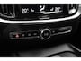 Volvo V60 2.0 B3 Essential Edition | Adaptieve Cruise Control | Camera | Stoel en stuurverwarming | DAB+| Lederen bekleding |