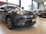 Toyota C-HR 1.8 Hybrid Bi-Tone,Automaat,Navigatie,Achteruitrijcamera,Climate&Cruisecontrol Adaptief,Trekhaak,Spraakbediening,Keyless,Stoelverwarming,V&A Sensoren,DAB,Dealer Onderhouden,18 Inch Lmv