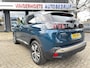 Peugeot 3008 130 Pk. * Automaat * Benzine Allure * Navigatie * 1/2 Lederen Interieur * Adpative Cruise Control * Achteruitrij Parkeer Camera * L.M.Velgen * Vingerhoets; Vierde Generatie Eersteklas Service. Al meer dan 100 jaar een begrip in de Brabantse Kempen.