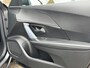 Peugeot 2008 130 Pk Allure * Automaat * Allure * * Navigatie * Keyless Start Button * 1/2 Lederen Interieur * Achteruitrij Parkeer Camera * L.M. Velgen * Climate & Cruise Control * Vingerhoets; Vierde Generatie Eersteklas Service. Al meer dan 100 jaar een begrip in de Brabantse Kempen.