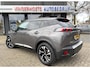 Peugeot 2008 130 Pk Allure * Automaat * Allure * * Navigatie * Keyless Start Button * 1/2 Lederen Interieur * Achteruitrij Parkeer Camera * L.M. Velgen * Climate & Cruise Control * Vingerhoets; Vierde Generatie Eersteklas Service. Al meer dan 100 jaar een begrip in de Brabantse Kempen.