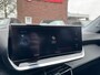 Peugeot 2008 130 Pk Allure * Automaat * Allure * * Navigatie * Keyless Start Button * 1/2 Lederen Interieur * Achteruitrij Parkeer Camera * L.M. Velgen * Climate & Cruise Control * Vingerhoets; Vierde Generatie Eersteklas Service. Al meer dan 100 jaar een begrip in de Brabantse Kempen.