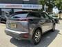 Peugeot 2008 130 Pk Allure * Automaat * Allure * * Navigatie * Keyless Start Button * 1/2 Lederen Interieur * Achteruitrij Parkeer Camera * L.M. Velgen * Climate & Cruise Control * Vingerhoets; Vierde Generatie Eersteklas Service. Al meer dan 100 jaar een begrip in de Brabantse Kempen.