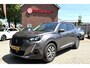 Peugeot 2008 130 Pk Allure * Automaat * Allure * * Navigatie * Keyless Start Button * 1/2 Lederen Interieur * Achteruitrij Parkeer Camera * L.M. Velgen * Climate & Cruise Control * Vingerhoets; Vierde Generatie Eersteklas Service. Al meer dan 100 jaar een begrip in de Brabantse Kempen.