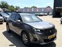 Peugeot 2008 130 Pk Allure * Automaat * Allure * * Navigatie * Keyless Start Button * 1/2 Lederen Interieur * Achteruitrij Parkeer Camera * L.M. Velgen * Climate & Cruise Control * Vingerhoets; Vierde Generatie Eersteklas Service. Al meer dan 100 jaar een begrip in de Brabantse Kempen.