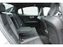 Volvo S60 2.0 B4 Mild Hybrid Plus Dark | Sportchassis (15mm Verlaagd) | 20 Inch Lichtmetalen Velgen | Glazen Schuif-/Kanteldak | Exterieur Styling Kit | Diffusor Met Glossy Black Uitlaat Eindstukken | Getinte Ramen | Power Seats Met Geheugen | Adaptive Cruise COntrol | Pilot Assist | BLIS | Nappa Leder/Open Grid Textiel | Google Services | tuurverwarming | Achterbank Verwarming | Stoelverwarming | Parkeersensoren Voor & Achter | Achteruitrijcamera |