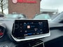 Peugeot 2008 130 Pk. Benzine * AUTOMAAT * Allure L.M. Velgen * Keyless Start Button * Climate & Cruise Control * 1/2 Lederen Interieur * Parkeersensoren * Vingerhoets; Vierde Generatie Eersteklas Service. Al meer dan 100 jaar een begrip in de Brabantse Kempen.
