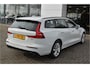 Volvo V60 2.0 B3 Momentum Vol Leer | Camera | Stoel en stuurverw. | Trekhaak 1800kg Carplay | Dealer onderhouden |