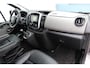 Renault Trafic 1.6 dCi T29 L2H1 DC 5 Persoons Comfort Energy | Incl. 12 maanden Garantie | Trekhaak | Stoelverwarming | Cruise controle | Climate controle | Achteruitrijcamera | Parkeersensoren achter | Navigatie | Lederen bekleding | Dak rails | Origineel NL Auto | NAP |