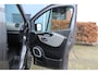 Renault Trafic 1.6 dCi T29 L2H1 DC 5 Persoons Comfort Energy | Incl. 12 maanden Garantie | Trekhaak | Stoelverwarming | Cruise controle | Climate controle | Achteruitrijcamera | Parkeersensoren achter | Navigatie | Lederen bekleding | Dak rails | Origineel NL Auto | NAP |