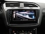 Volkswagen Tiguan 1.4 TSI eHybrid R-Line 218 pk DSG | Keyless | Matrix LED | Stoel- en stuurverwarming | Side Assist | Camera | Elektr. Achterklep | 20 inch Misano