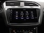 Volkswagen Tiguan 1.4 TSI eHybrid R-Line 218 pk DSG | Keyless | Matrix LED | Stoel- en stuurverwarming | Side Assist | Camera | Elektr. Achterklep | 20 inch Misano