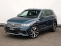 Volkswagen Tiguan 1.4 TSI eHybrid R-Line 218 pk DSG | Keyless | Matrix LED | Stoel- en stuurverwarming | Side Assist | Camera | Elektr. Achterklep | 20 inch Misano