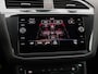 Volkswagen Tiguan 1.5 TSI 150pk DSG Highline 150 pk DSG | R-Line | Navigatie | LED Plus | 19" Sebring velgen | Trekhaak | Elektr. Achterklep | Adaptieve Cruise control | Navigatie