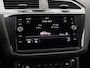 Volkswagen Tiguan 1.5 TSI 150pk DSG Highline 150 pk DSG | R-Line | Navigatie | LED Plus | 19" Sebring velgen | Trekhaak | Elektr. Achterklep | Adaptieve Cruise control | Navigatie