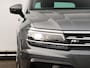 Volkswagen Tiguan 1.5 TSI 150pk DSG Highline 150 pk DSG | R-Line | Navigatie | LED Plus | 19" Sebring velgen | Trekhaak | Elektr. Achterklep | Adaptieve Cruise control | Navigatie