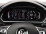 Volkswagen Tiguan 1.5 TSI 150pk DSG Highline 150 pk DSG | R-Line | Navigatie | LED Plus | 19" Sebring velgen | Trekhaak | Elektr. Achterklep | Adaptieve Cruise control | Navigatie