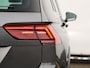 Volkswagen Tiguan 1.5 TSI 150pk DSG Highline 150 pk DSG | R-Line | Navigatie | LED Plus | 19" Sebring velgen | Trekhaak | Elektr. Achterklep | Adaptieve Cruise control | Navigatie