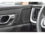 Volvo V60 B3 177PK Plus Bright | Schuif-kanteldak | Trekhaak | Harman/Kardon |