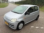 Daihatsu Cuore 1.0-12V 100th Anniversary! KMST NAP! STUURBEKRACHTEGING l AUDIO AUX! LEUKE AUTO!