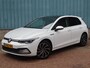 Volkswagen Golf Style 1.5 TSI 130pk H6 | SCHUIF/KANTELDAK | AGR-STOEL | STOELVERW. | CAMERA | TREKHAAK | CLIMA | NAVI | APPLE CARPLAY / ANDROID AUTO | KEYLESS START | MASSAGE | DAB+ | + WINTERSET |