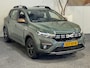 Dacia Sandero STEPWAY AUTOMAAT 1.0 TCE 90 EXTREME NIEUWSTAAT !! TREKHAAK NAVIGATIE APPLE CARPLAY / ANDROID DODEHOEKSENSOREN ACHTERUITRIJ CAMERA CRUISE CONTROL CLIMATE CONTROL Brgl