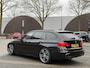 BMW 3-Serie Touring 318i M Sport Corporate Lease HIGH EXEC.| 81.000KM!| ORIG. NL|  LEER| ELEKTRISCHE ACHTERKLEP| AFNEEMBARE TREKHAAK| STOELVERWARMING| 19 INCH!| SUPER NETJES| RIJKLAARPRIJS INCL. 12 MND BOVAG GARANTIE
