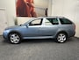 Skoda Octavia COMBI 2.0 TDI SCOUT 4x4 CRUISE CONTROL CLIMATE CONTROL ELEKTRISCHE RAMEN 17"LICHTMETALEN VELGEN TREKHAAK ZEER MOOI !! Brgl