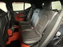Volvo XC40 1.5 T3 R-DESIGN AUTOMAAT 360 CAMERA LEDER ALCANTARA NAVIGATIE CRUISE CONTROL STOEL EN STUUR VERWARMING KEYLESS GO APPLE CARPLAY/ANDROID RIJSTROOKSENSOREN ZEER MOOI !! Brgl
