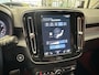 Volvo XC40 1.5 T3 R-DESIGN AUTOMAAT 360 CAMERA LEDER ALCANTARA NAVIGATIE CRUISE CONTROL STOEL EN STUUR VERWARMING KEYLESS GO APPLE CARPLAY/ANDROID RIJSTROOKSENSOREN ZEER MOOI !! Brgl
